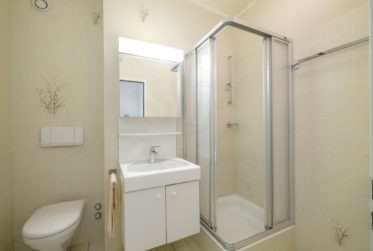 Lumineux appartement 4 pièces avec piscine intérieure