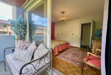 6 Rooms Flat, Flat with front and rear views