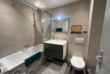 6 Rooms Flat, Flat with front and rear views