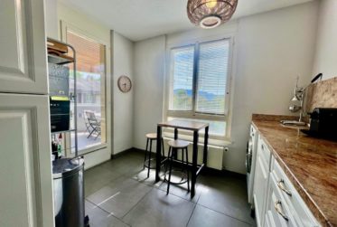 6 Rooms Flat, Flat with front and rear views