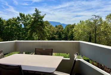 6 Rooms Flat, Flat with front and rear views