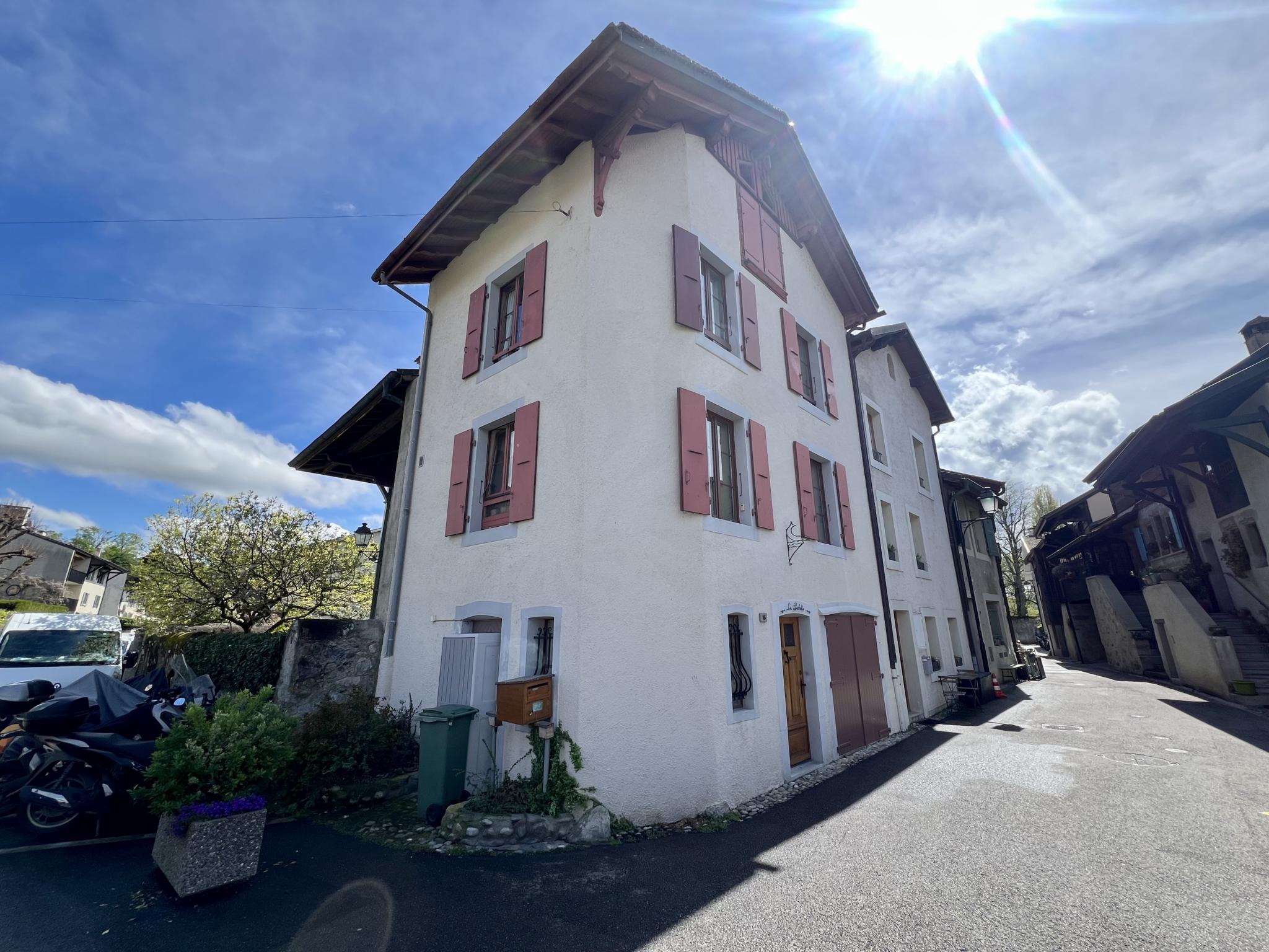 En exclusivité: Maison de village à quelques pas du lac