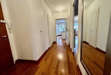 En exclusivité au Centre de Genève: Lumineux appartement traversant de 3.5 pièces au 6ème étage avec grands balcons