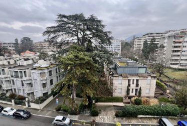 En exclusivité au Centre de Genève: Lumineux appartement traversant de 3.5 pièces au 6ème étage avec grands balcons