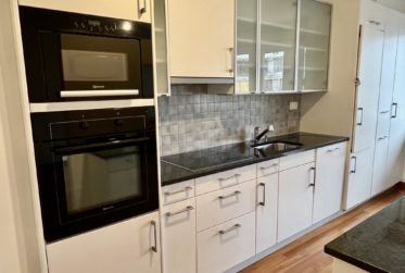 En exclusivité au Centre de Genève: Lumineux appartement traversant de 3.5 pièces au 6ème étage avec grands balcons