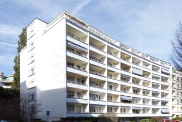 En exclusivité au Centre de Genève: Lumineux appartement traversant de 3.5 pièces au 6ème étage avec grands balcons