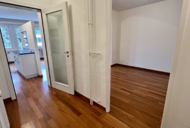En exclusivité au Centre de Genève: Lumineux appartement traversant de 3.5 pièces au 6ème étage avec grands balcons