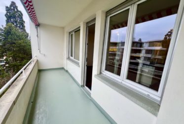 En exclusivité au Centre de Genève: Lumineux appartement traversant de 3.5 pièces au 6ème étage avec grands balcons