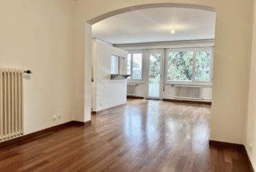 En exclusivité au Centre de Genève: Lumineux appartement traversant de 3.5 pièces au 6ème étage avec grands balcons