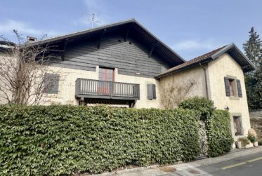 En exclusivité: Maison de village avec deux logements, 11 pièces / 6 chambres