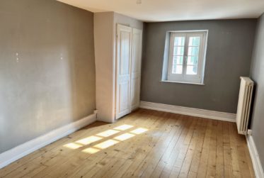 En exclusivité: Maison de village avec deux logements, 11 pièces / 6 chambres